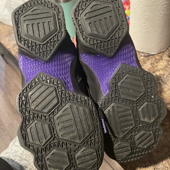 Lebron 13 - Picture 4 of 5